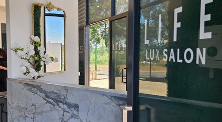 Life Lux Salon