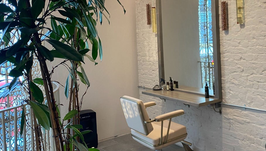 Elegant styling chair and mirror at VITA Glow Hair Salon & Head Spa, London, England, GB.