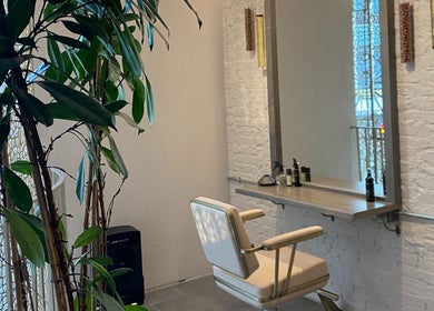 Elegant styling chair and mirror at VITA Glow Hair Salon & Head Spa, London, England, GB.