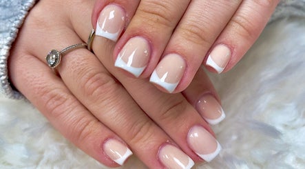 Lee Beauty Nails designer image 2