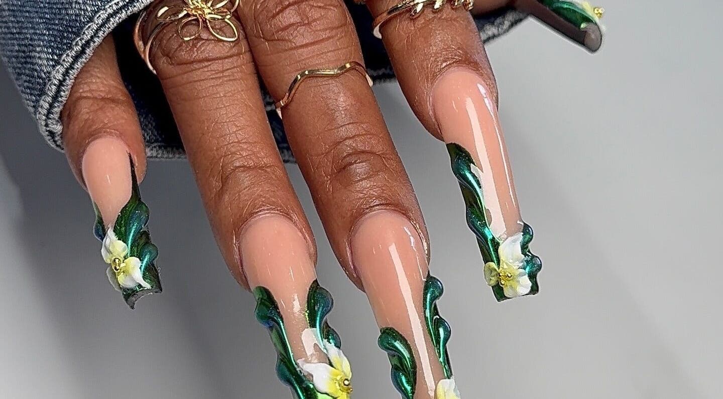 Elegant floral nail art design at Kayden Luong, Atlanta, Georgia, US showcasing intricate flower details.