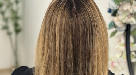 Glossy blonde hair from Luxe Hair by Kamal in Lagos, Faro, PT, showcasing expert styling and color.