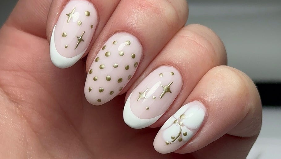 Elegant gold-accented nail art at Keexbeauty, Newport, Wales, GB showcasing luxury designs.