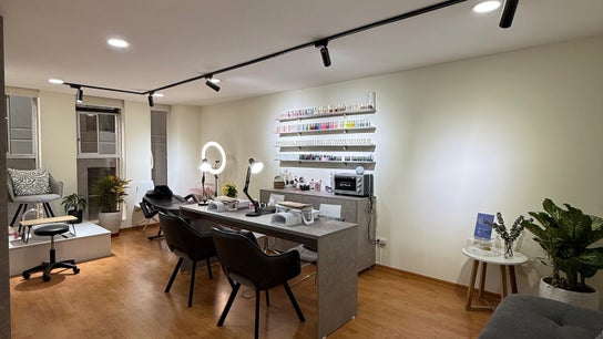 Cristy Villalobos (Nail Studio)