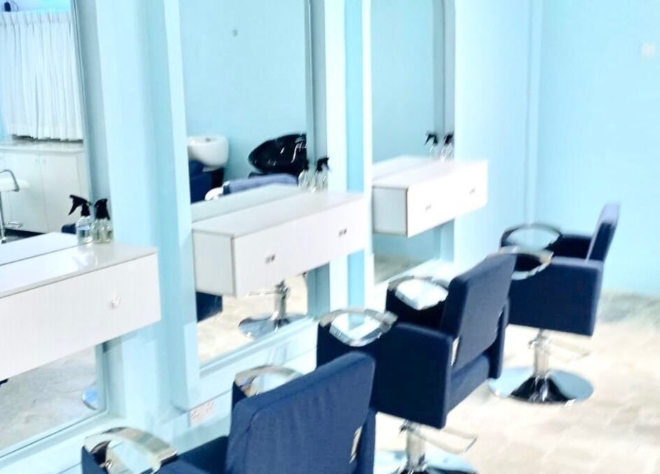Modern salon chairs and mirrors at Blueberry Locs, Lekki, Lagos, NG offering exceptional beauty services.