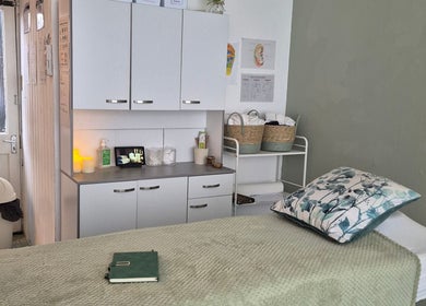 HGbeauty cozy therapy room in Warsop, England, GB with soft decor and calming ambiance.