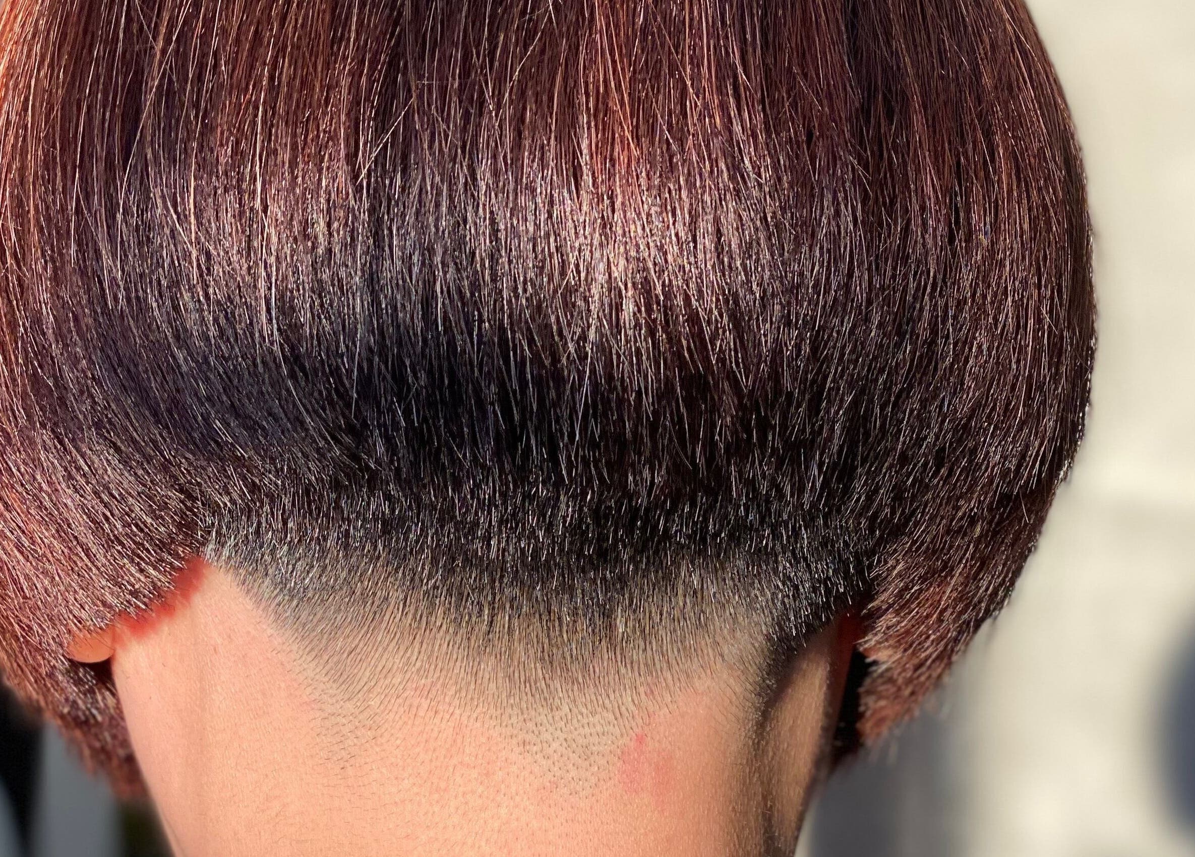 Élégante coupe au carré à Élice Coiffure 爱丽丝沙龙, Brossard, Québec, CA, reflétant un style moderne.