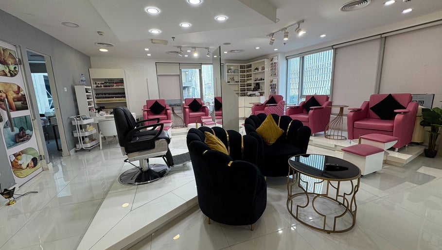 White Jasmin Ladies Salon – kuva 1