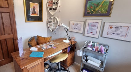 L A Nails, Newton Poppleford