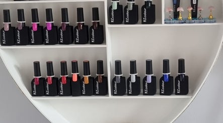L A Nails, Newton Poppleford图像2