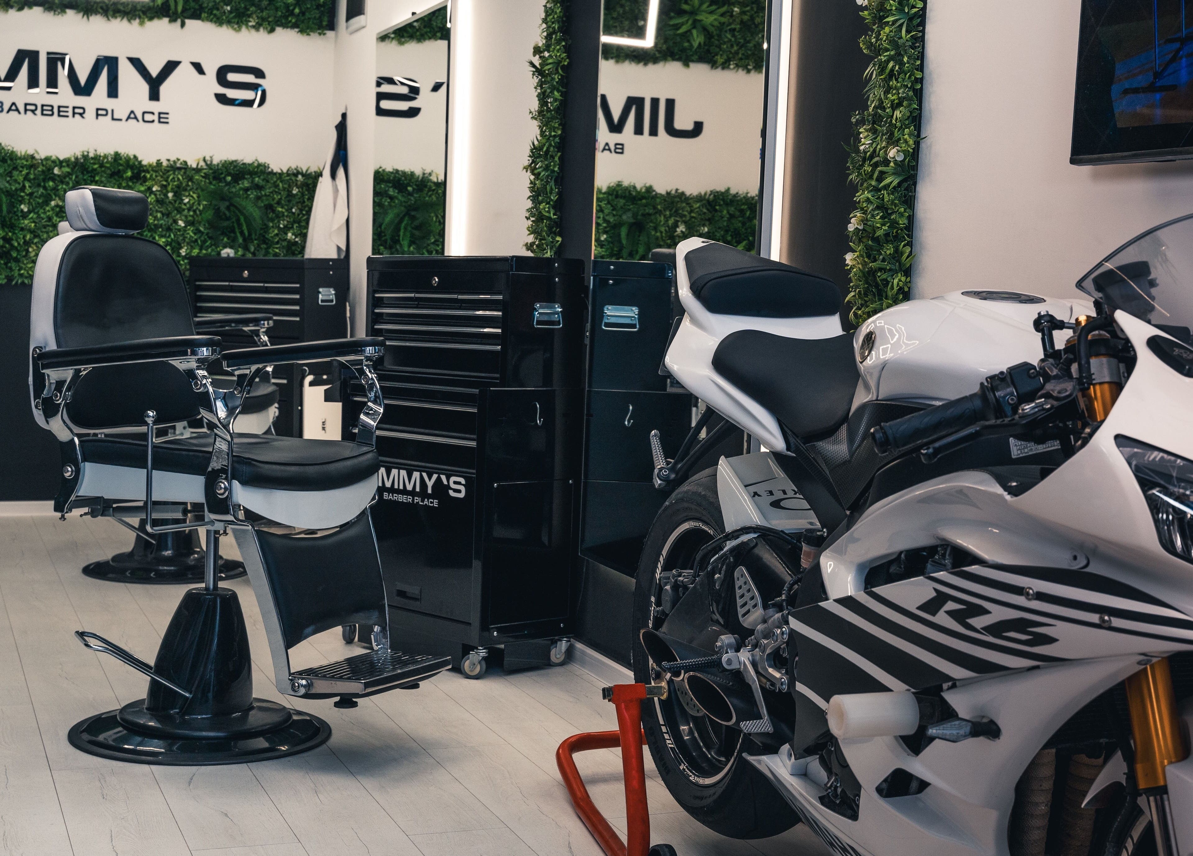 Барбър стол и мотор в JIMMY'S BARBER PLACE, Варна, Варна, BG.