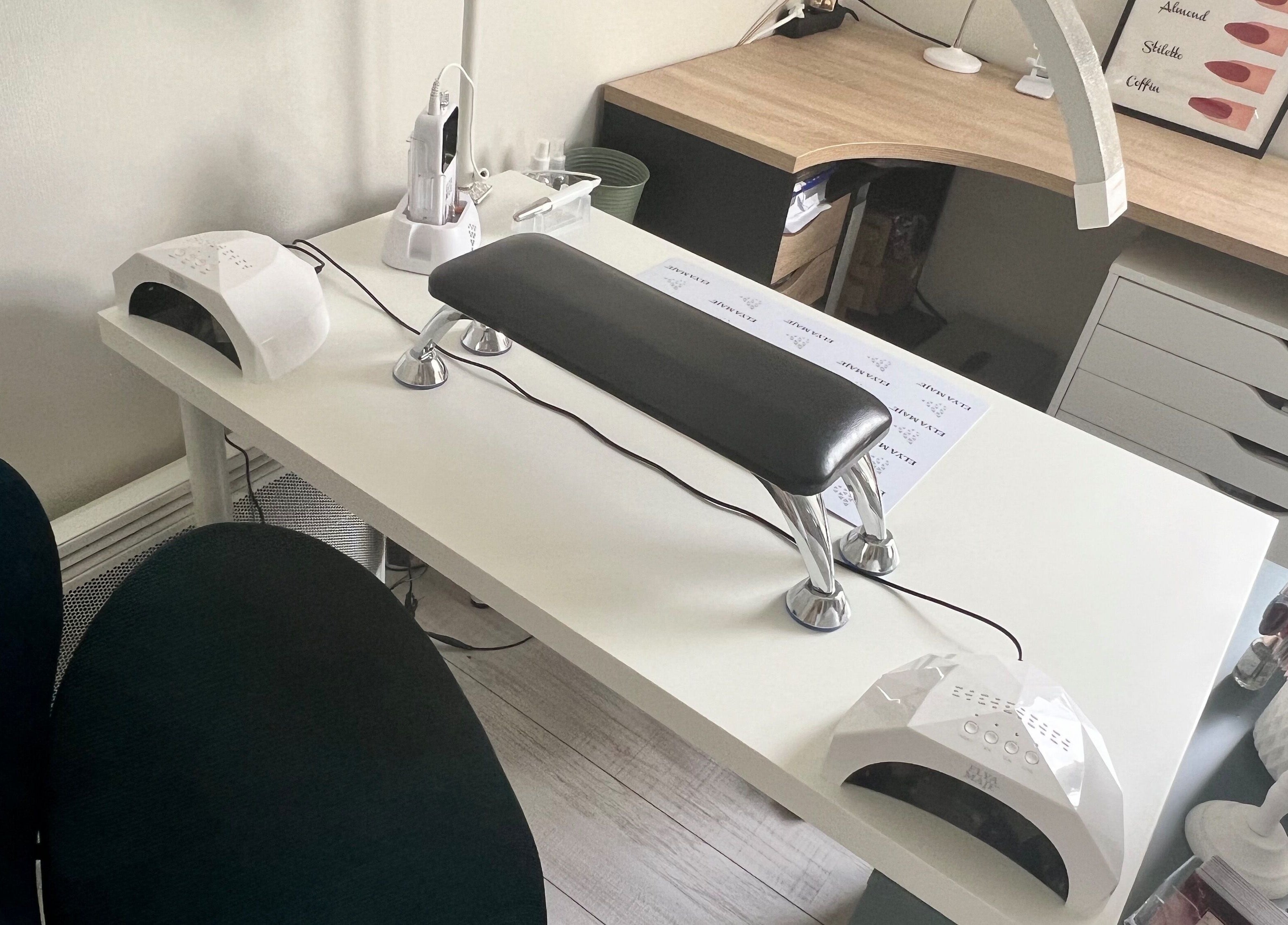 Espace manucure moderne chez Go_meganails, Estrées-saint-denis, Hauts-de-france, FR.