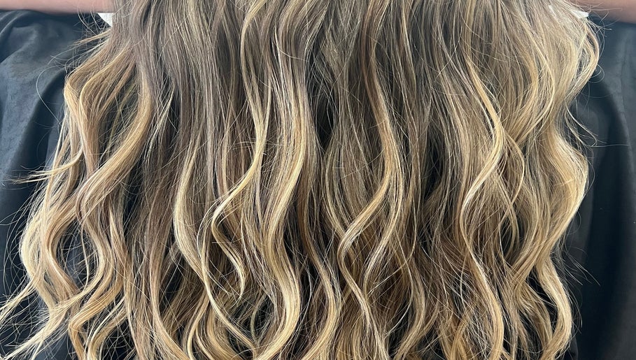 Immagine 1, Holly Hodgson Hair