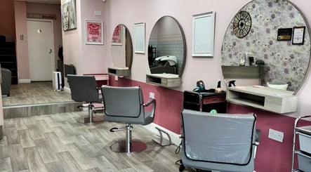 LA Hair Studio By Elle
