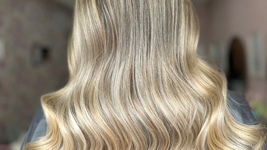 LA Hair Studio By Elle