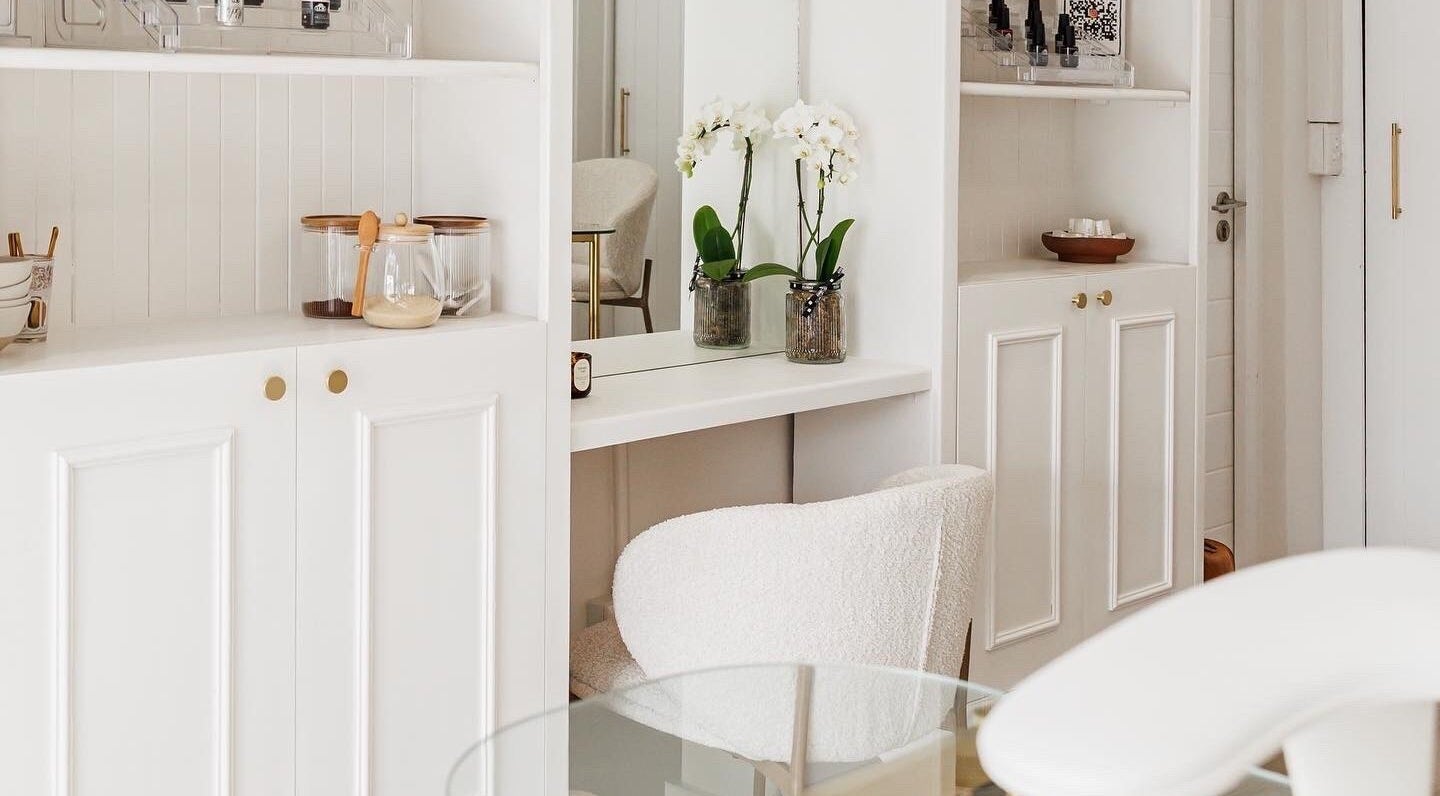 Cozy, elegant space at Arch and Curl Studio, Cape Town, Western Cape, ZA with chic decor and soothing ambiance.