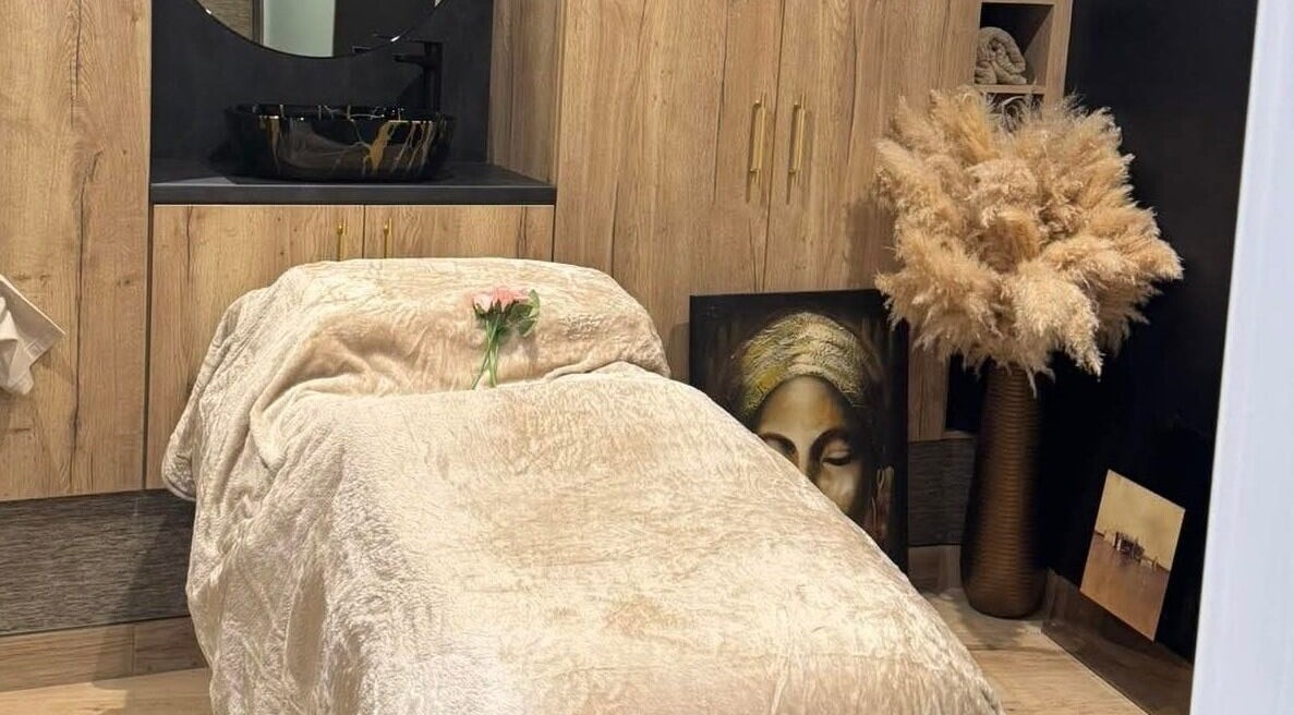 Tranquil massage room at Hermosa - Hambleton, Poulton-le-Fylde, FY6. Enjoy relaxation in Poulton-le-Fylde, England, GB.