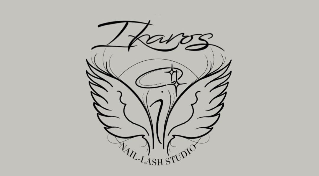 Logotipo estilizado de Ikaros Nailash en Gijón, ES, con alas artísticas destacadas en el diseño.