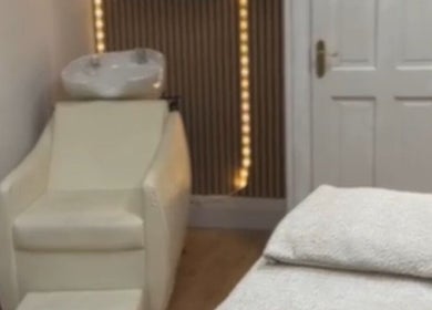 Sala de tratamento relaxante no CB Hair & Beauty- Glö Lab Rituals em Mullingar, County Westmeath, IE.