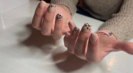 รูปภาพ Fragile Nailbar 3
