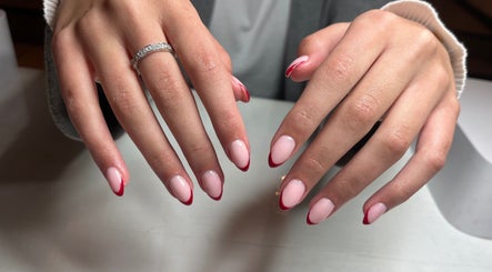 Fragile Nailbar
