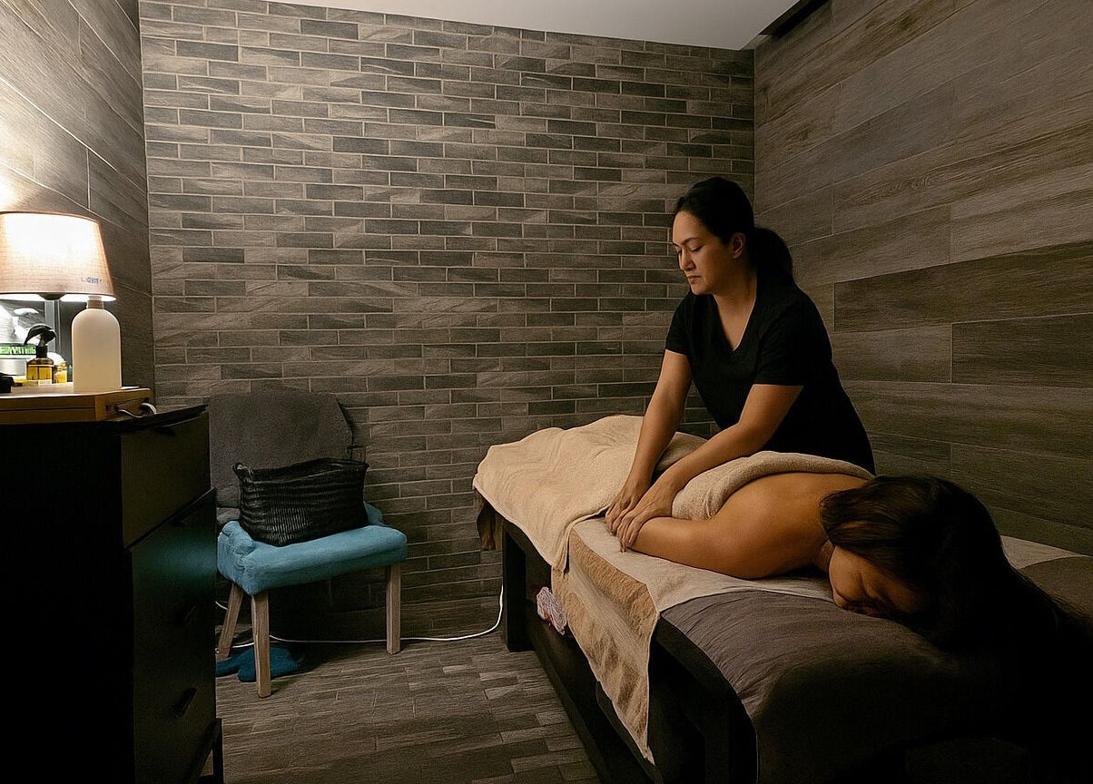Relaxing massage therapy at Innerverse Float & Wellness Southbank, Melbourne, AU. Calming ambiance and expert care.
