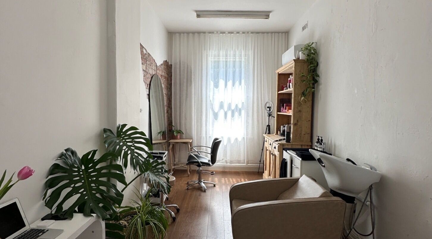 Cozy salon interior at Anthony Pineda Hair, Prahran, Victoria, AU, featuring styling chair and washing station.