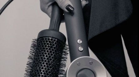 Hajszárító és kefe a _viktoria_hair_studio_ Budapest, Magyar, HU helyszínen.