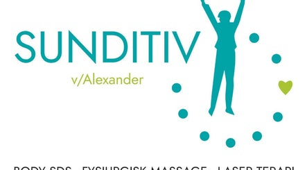 Logo for SUNDITIV ved Alexander i Rødovre, DK med oprejst figur og grøn skrift.