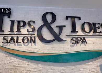 Candy’s Tips & Toes Salon & Spa logo on a textured wall in Ocho Rios, St. Ann Parish, JM.
