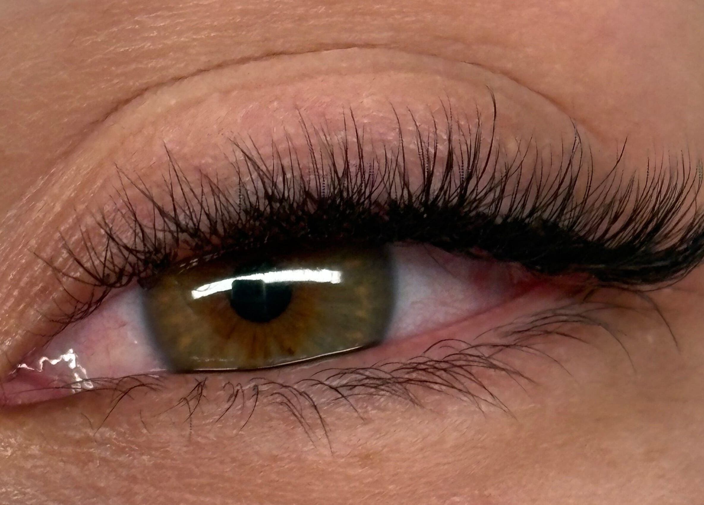 Extension de cils en gros plan à LABOTÉE, L'étang-salé, Saint-pierre, RE.