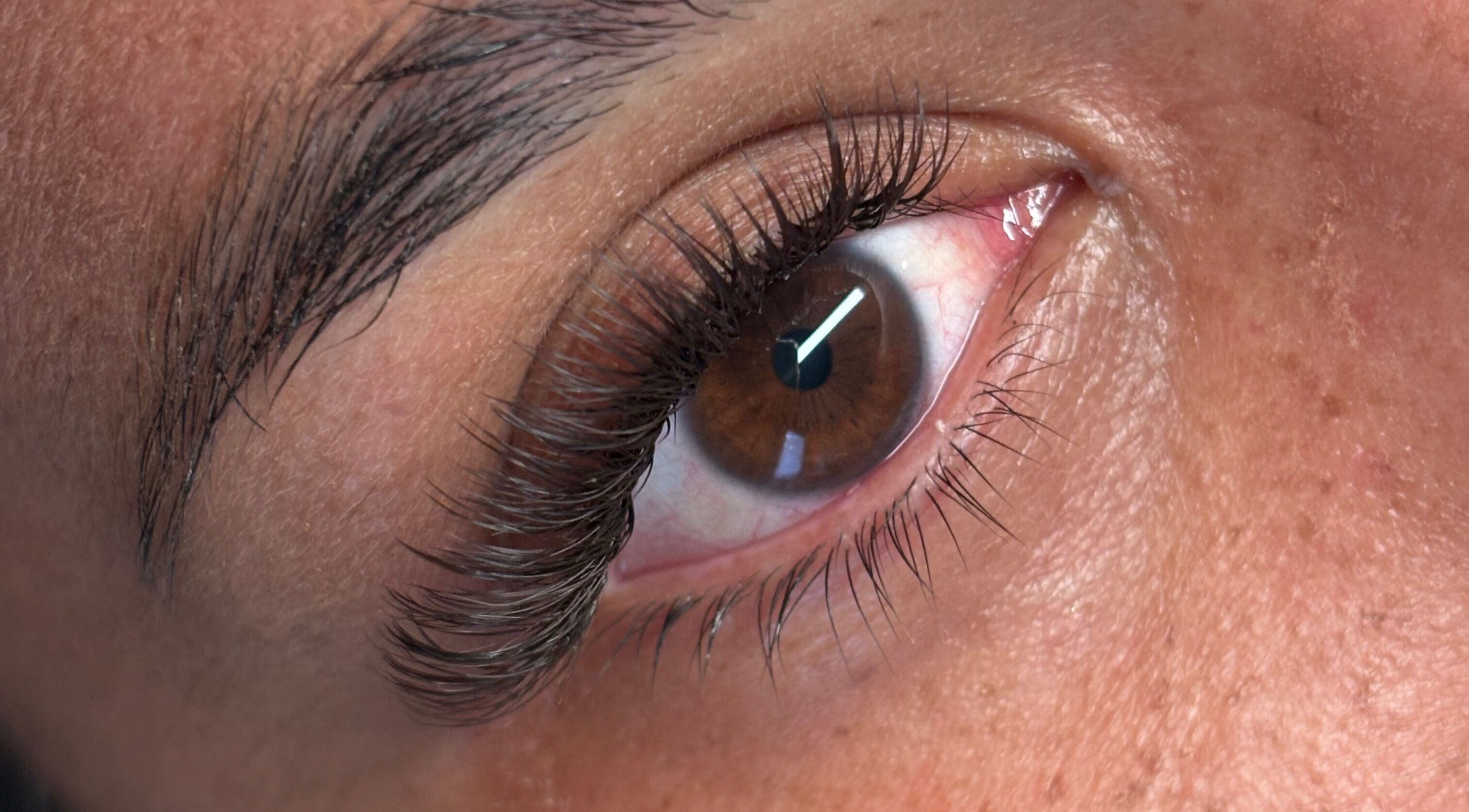 Cils magnifiquement rehaussés chez LABOTÉE, L'étang-salé, Saint-pierre, RE, offrant un look élégant.