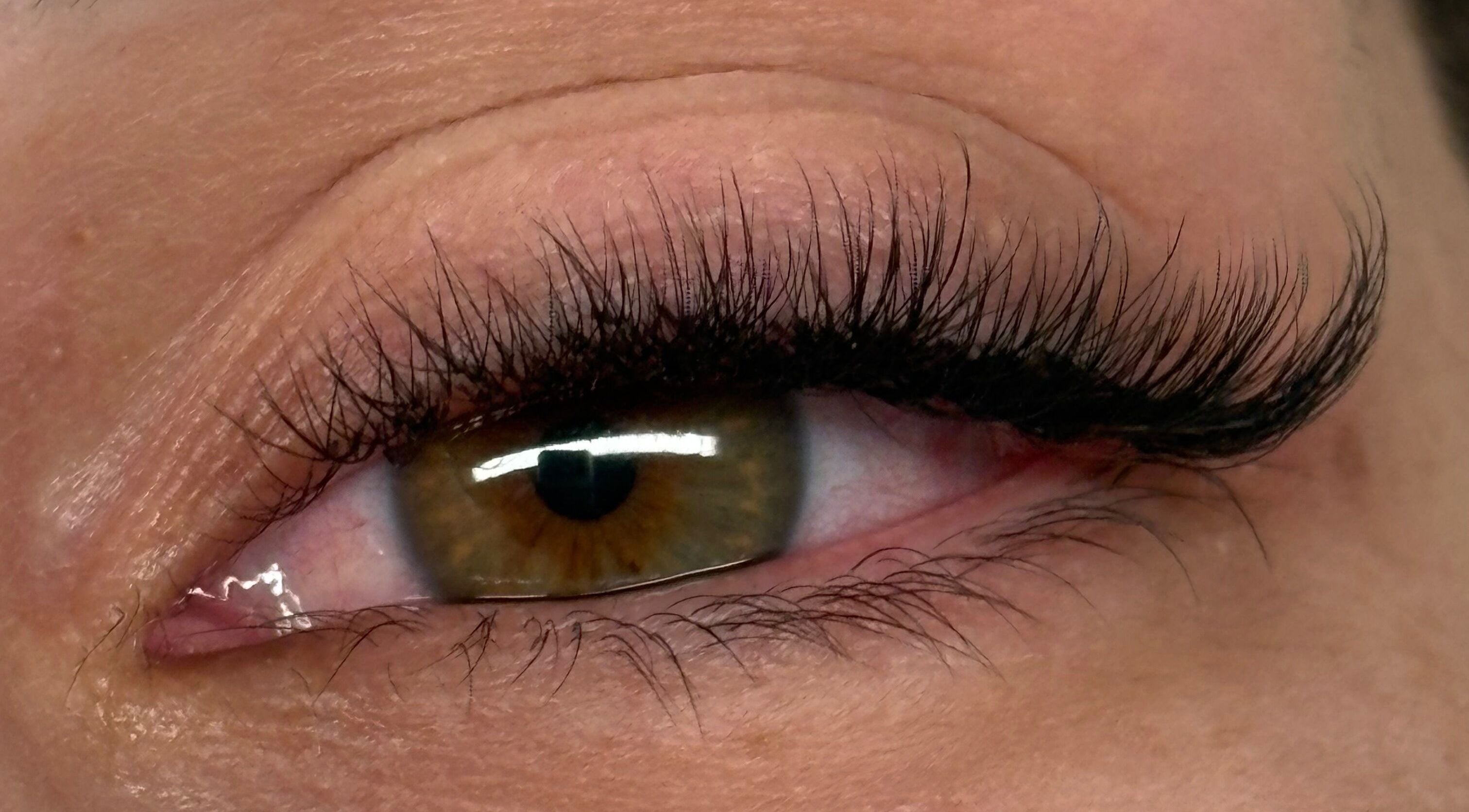 Extension de cils à LABOTÉE à L'étang-salé, Saint-pierre, RE, offrant beauté et élégance.