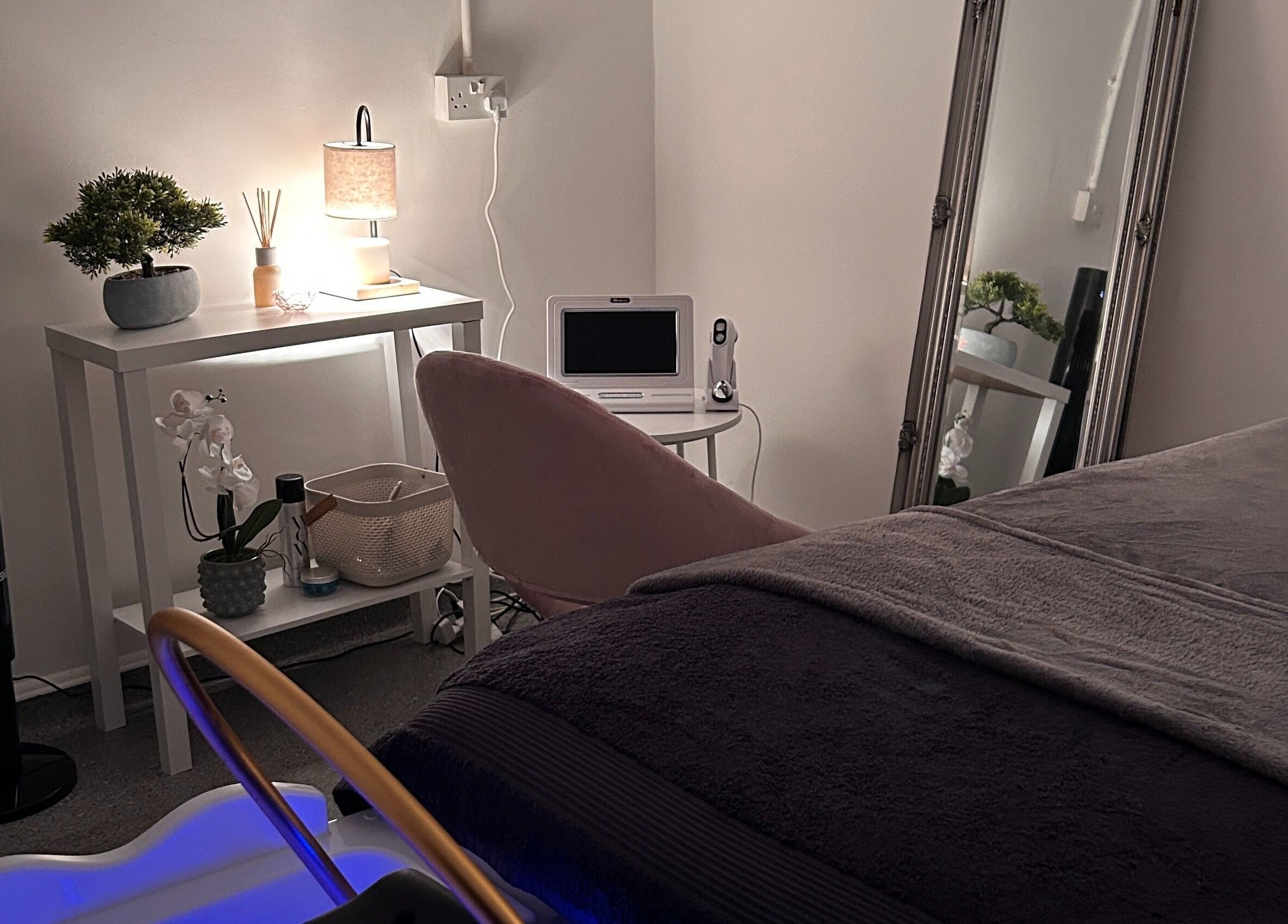 Tranquil room at Blossoms Japanese Head Spa, Handforth, England, GB with serene lighting and decor.