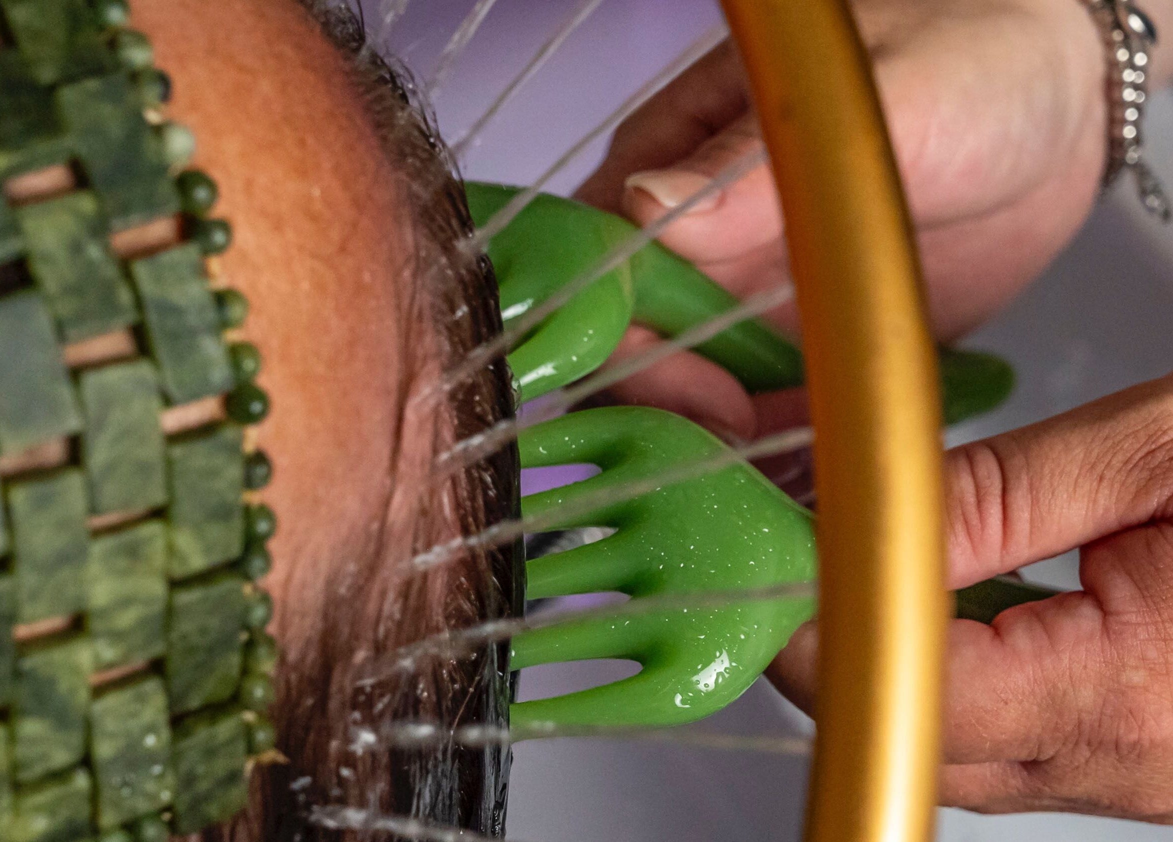 Relaxing head massage with jade comb at Blossoms Japanese Head Spa, Handforth, England, GB.