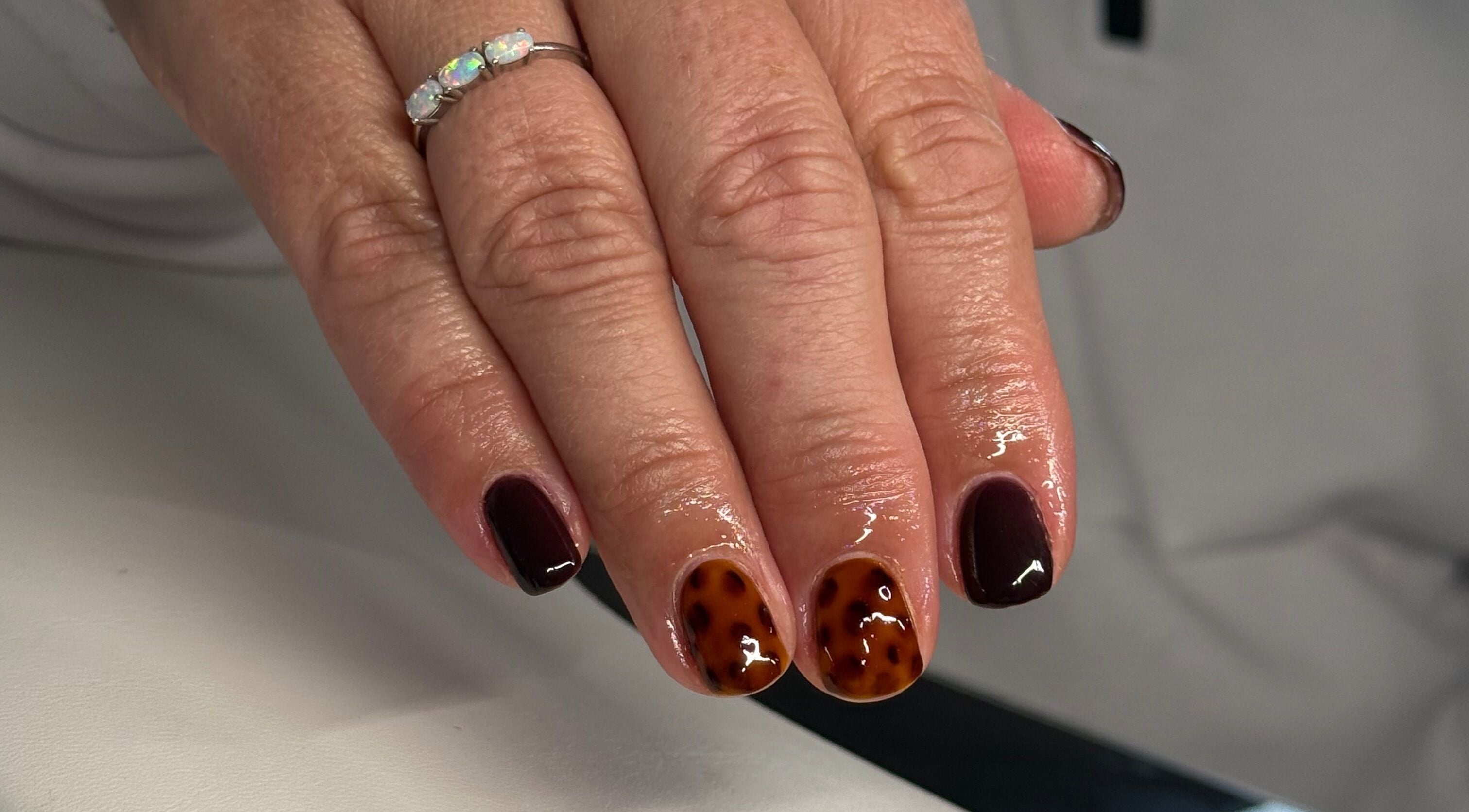 Elegant tortoise shell nail design at HJMNails, Haywards Heath, England, GB. Perfect manicure for style enthusiasts.