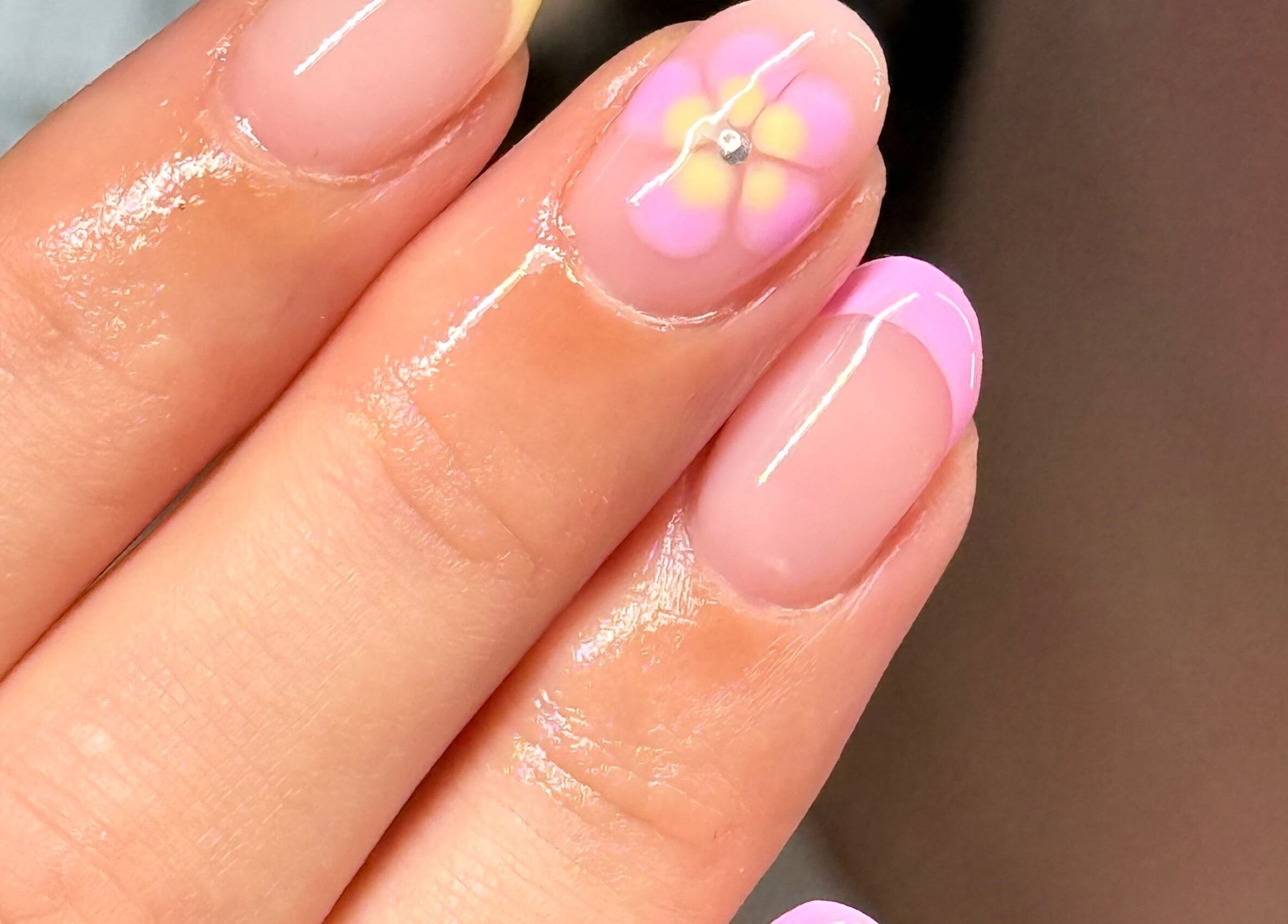 Beautiful flower nail art at HJMNails in Haywards Heath, England, GB showcasing delicate pink designs.