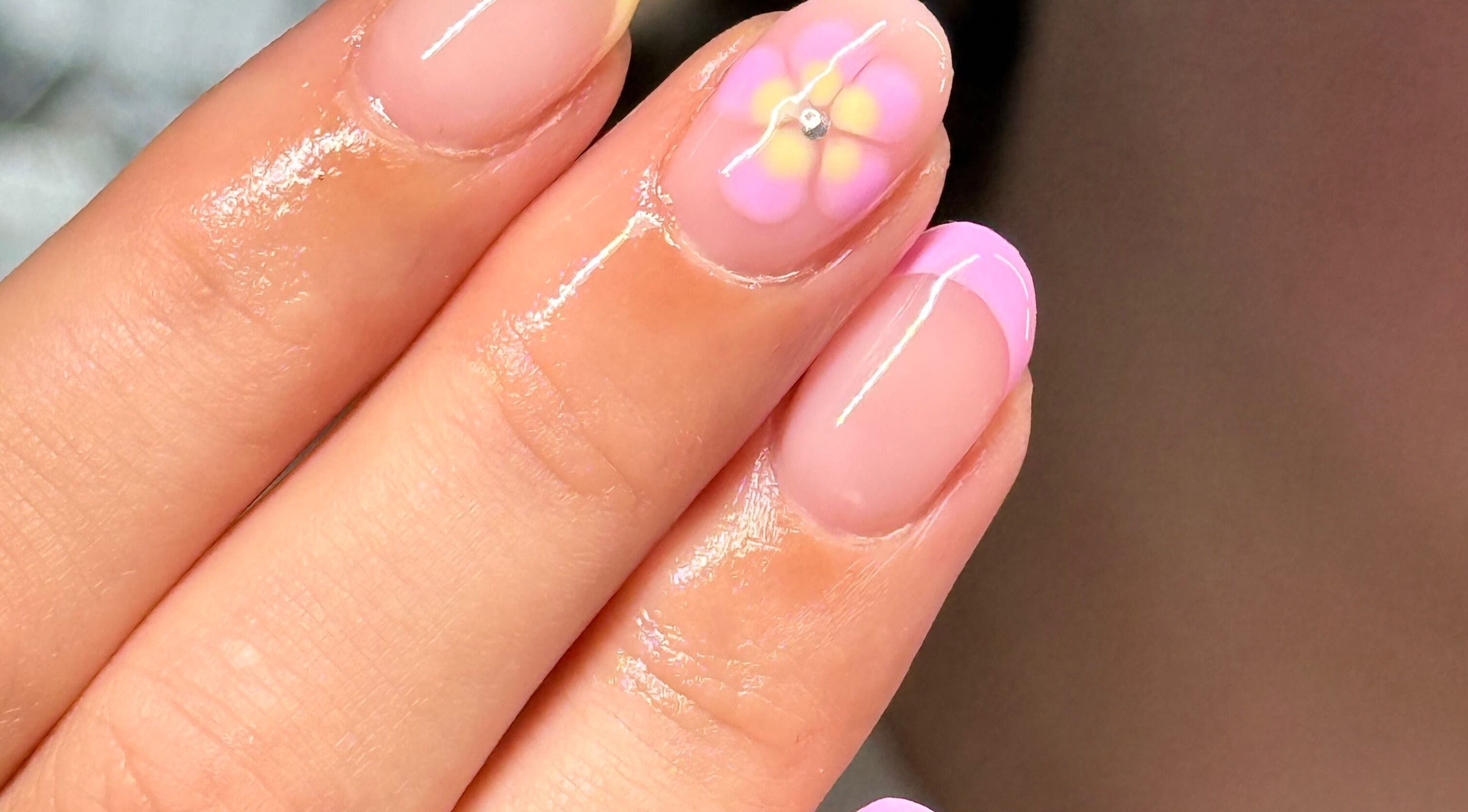 Beautiful flower nail art at HJMNails in Haywards Heath, England, GB showcasing delicate pink designs.