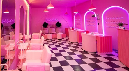 Kikki & Co Beauty Bar