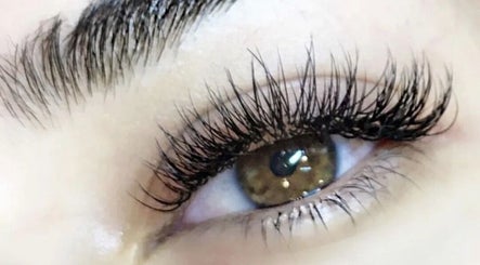 Fox Eyelash Extensions image 3