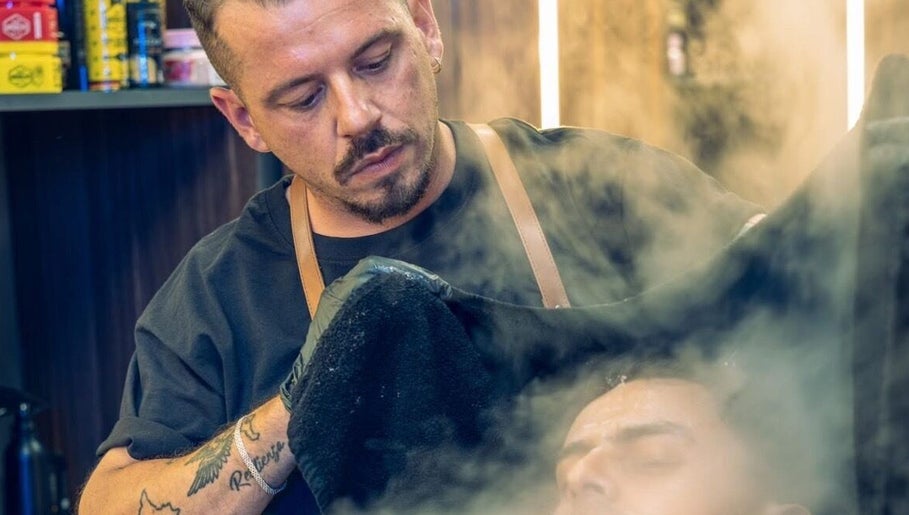 Esperienza rilassante con vapore ad Alberto’s barber shop, Tas-sliema, MT.