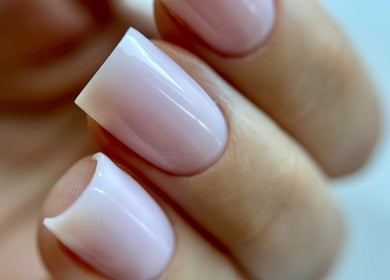 Close-up of manicured nails at Nail_House_by_Ilze in Rīga, LV, showcasing sophisticated nail artistry.
