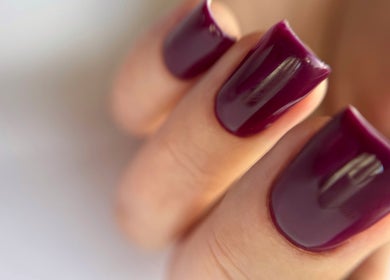 Close-up of elegant plum manicure at Nail_House_by_Ilze, Rīga, LV showcasing glossy finish.