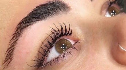 MC BROWS AND BEAUTY image 2