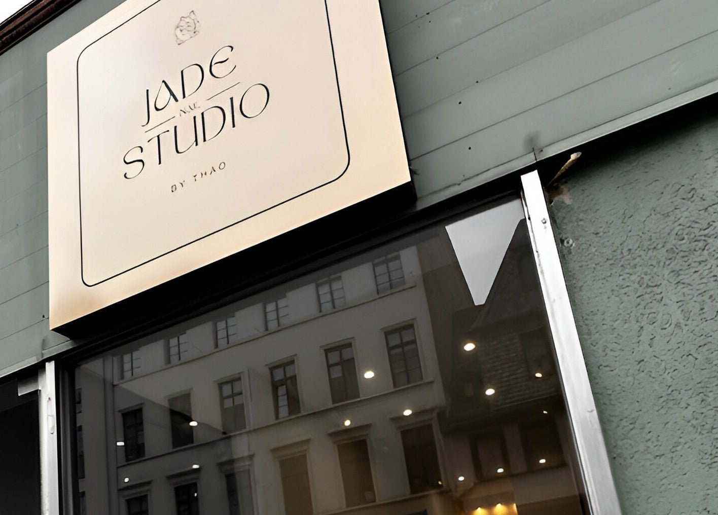 Eingangsschild von Jade Nail Studio in Frankfurt Am Main, Hessen, DE.