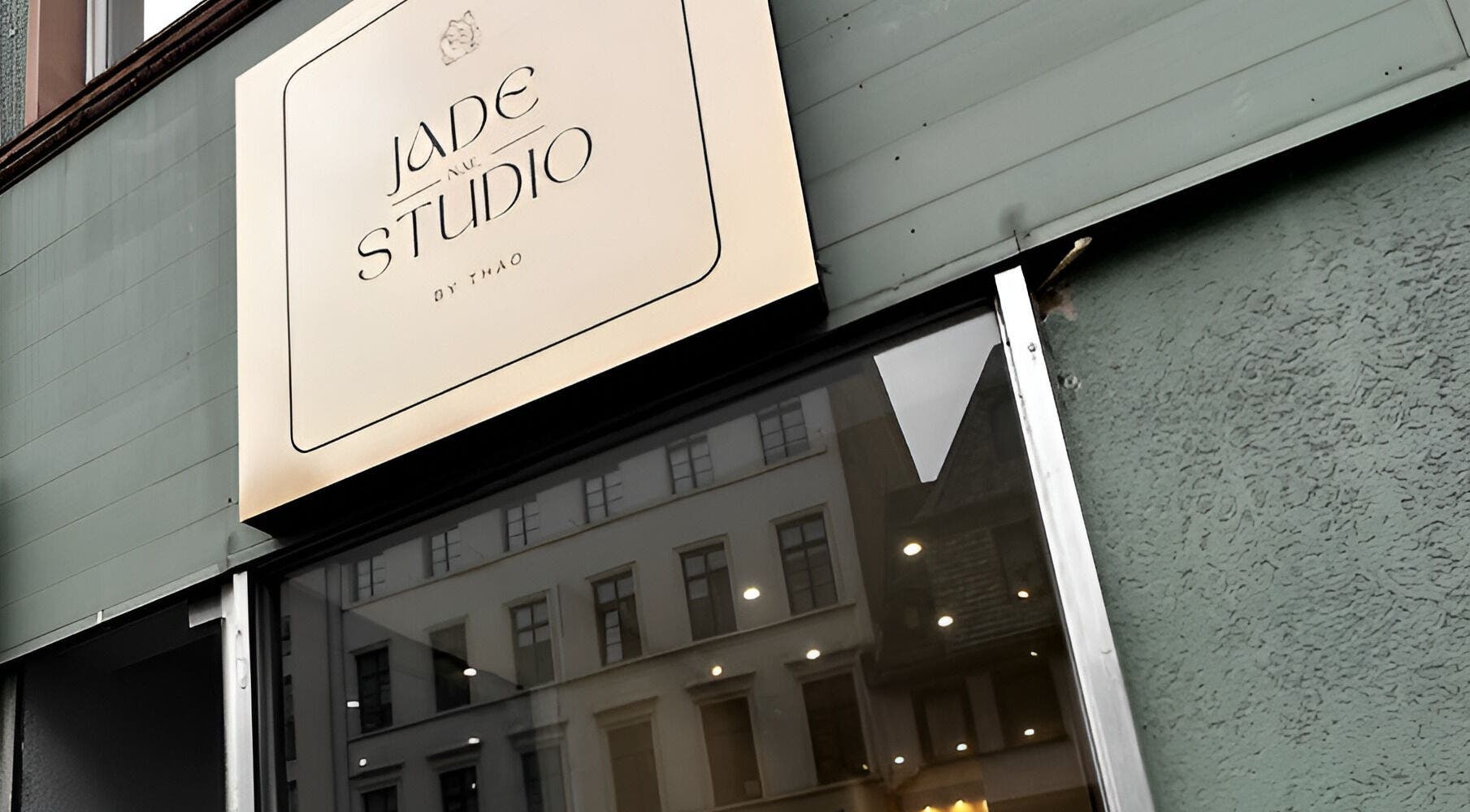 Eingangsschild von Jade Nail Studio in Frankfurt Am Main, Hessen, DE.