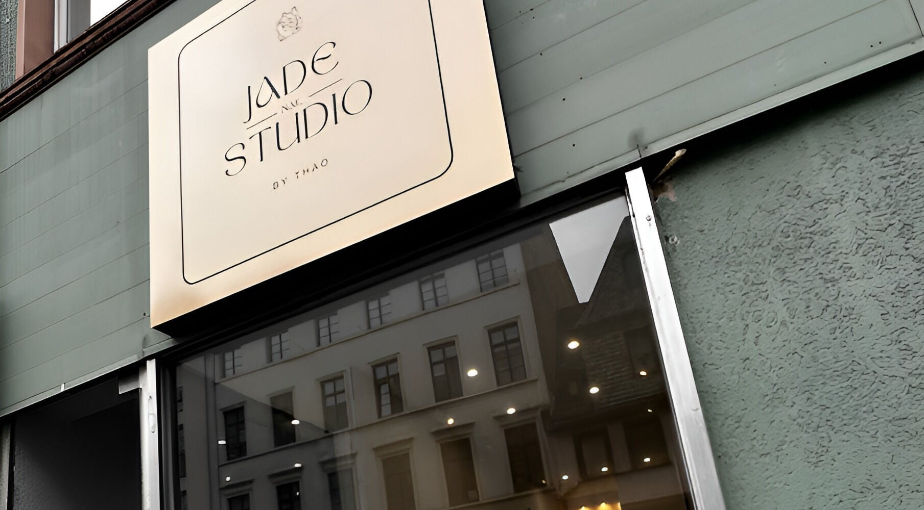 Eingangsschild von Jade Nail Studio in Frankfurt Am Main, Hessen, DE.