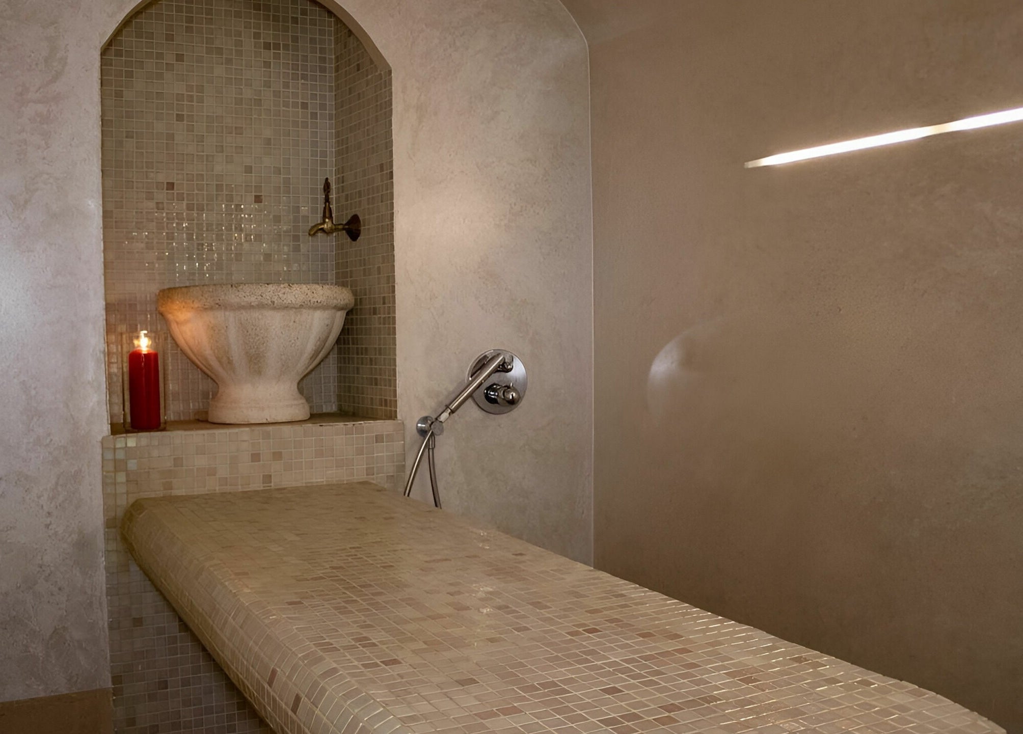 Intérieur apaisant du spa de Melting Pot Louise à Sint-Gillis, Brussels Hoofdstedelijk Gewest, BE.