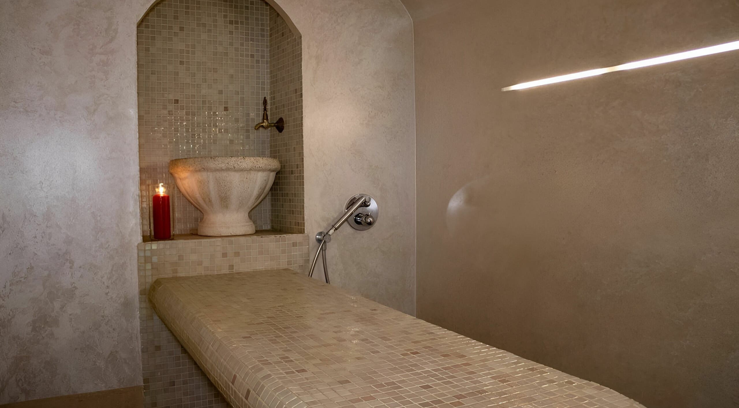 Intérieur apaisant du spa de Melting Pot Louise à Sint-Gillis, Brussels Hoofdstedelijk Gewest, BE.