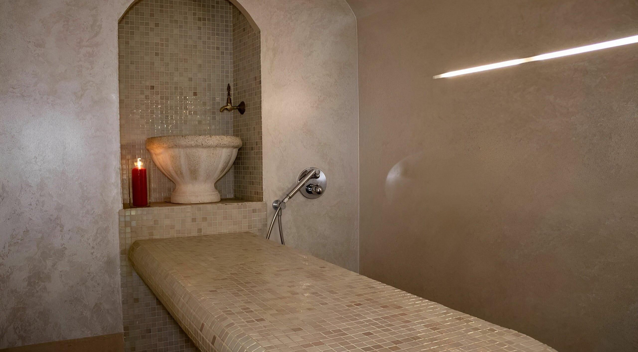 Intérieur apaisant du spa de Melting Pot Louise à Sint-Gillis, Brussels Hoofdstedelijk Gewest, BE.